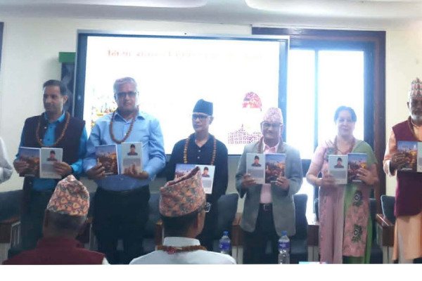 नियात्राकार विवेक शर्मा गौतमकाे `मेरो अमेरिका यात्रा´ लाेकार्पण